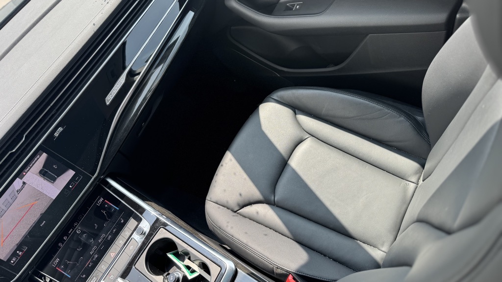 Vehicle image 14 of 23