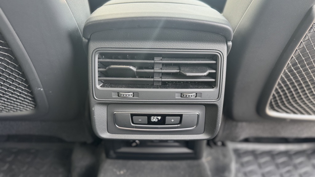 Vehicle image 11 of 23