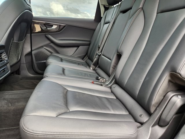 Vehicle image 18 of 31