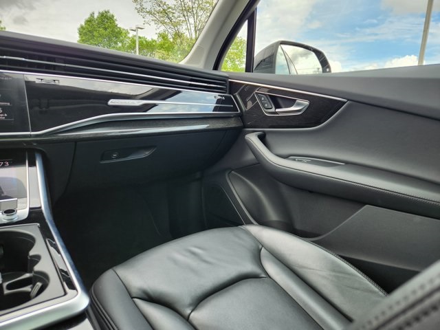 Vehicle image 24 of 31