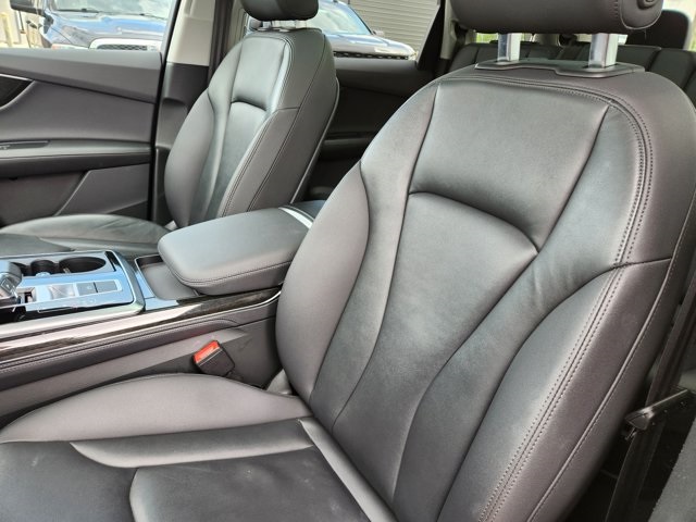 Vehicle image 26 of 31