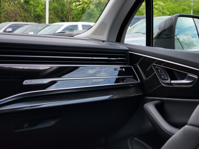 Vehicle image 25 of 31