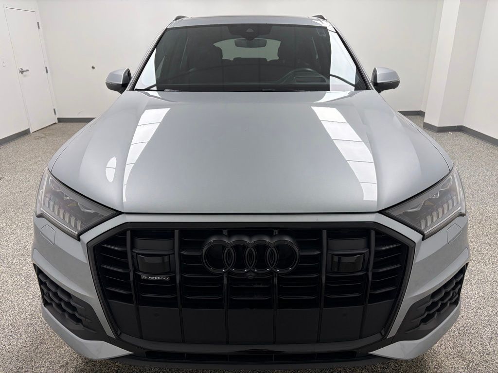 2023 Audi Q7 Prestige Image 3 of 50