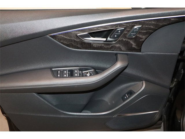 Vehicle image 23 of 31