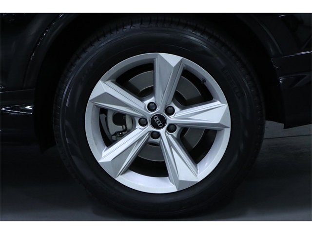 Vehicle image 13 of 31
