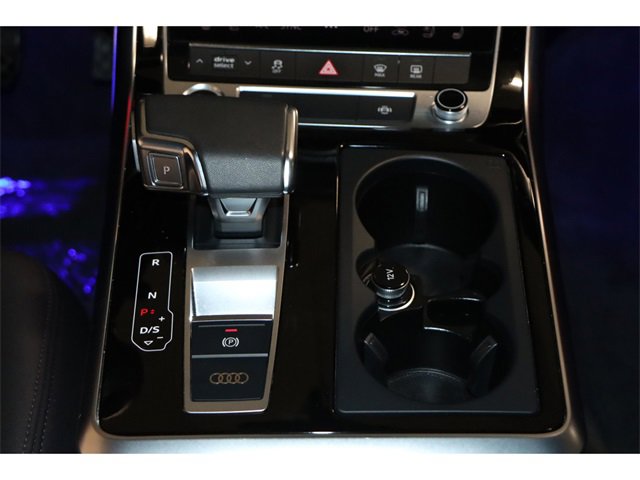 Vehicle image 21 of 31