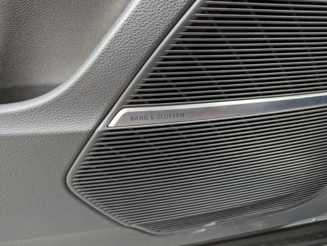 Vehicle image 20 of 26