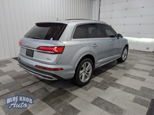 Vehicle image 4 of 26