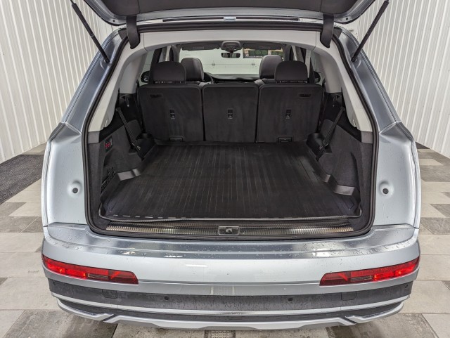Vehicle image 21 of 26