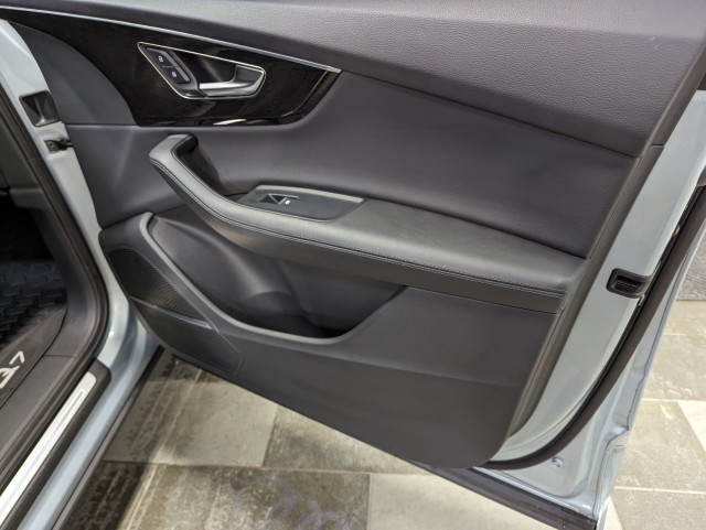 Vehicle image 25 of 26