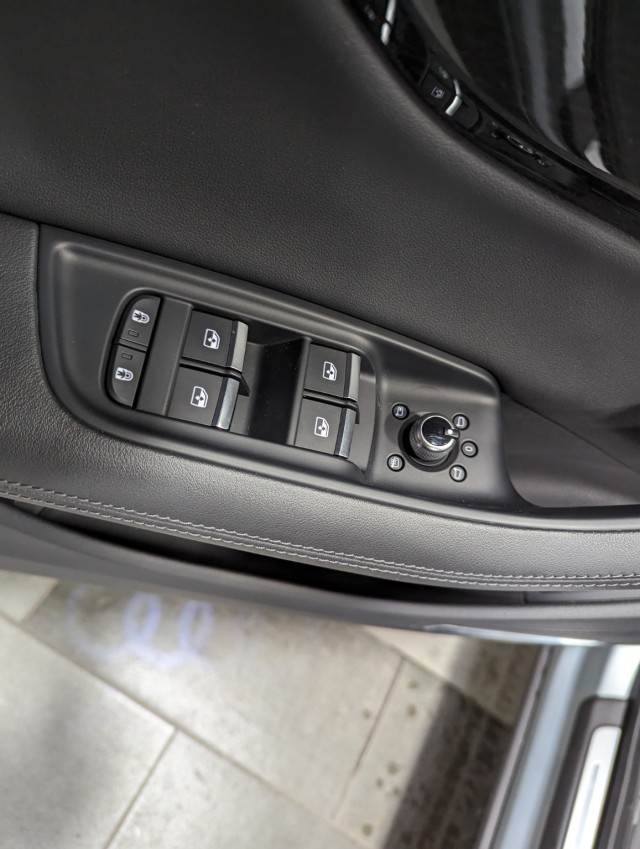 Vehicle image 13 of 26