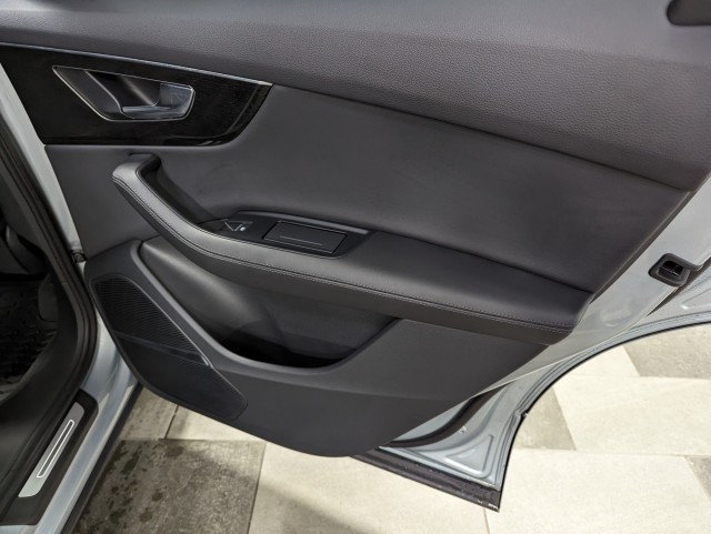 Vehicle image 23 of 26
