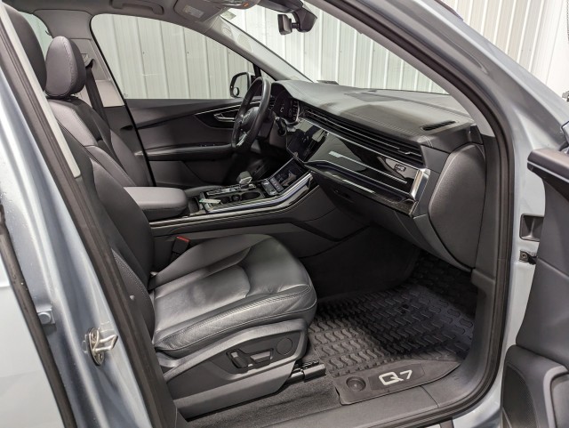 Vehicle image 24 of 26