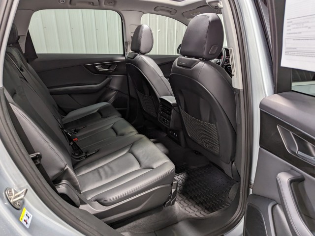 Vehicle image 22 of 26