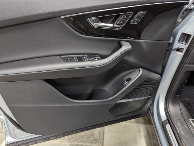 Vehicle image 11 of 26