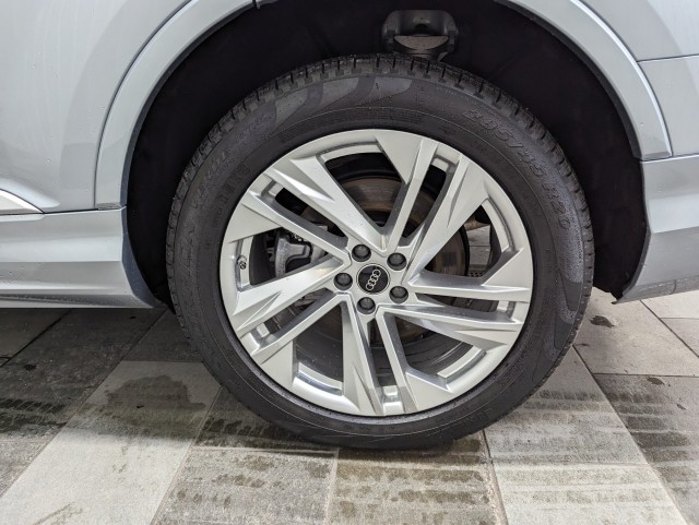 Vehicle image 7 of 26