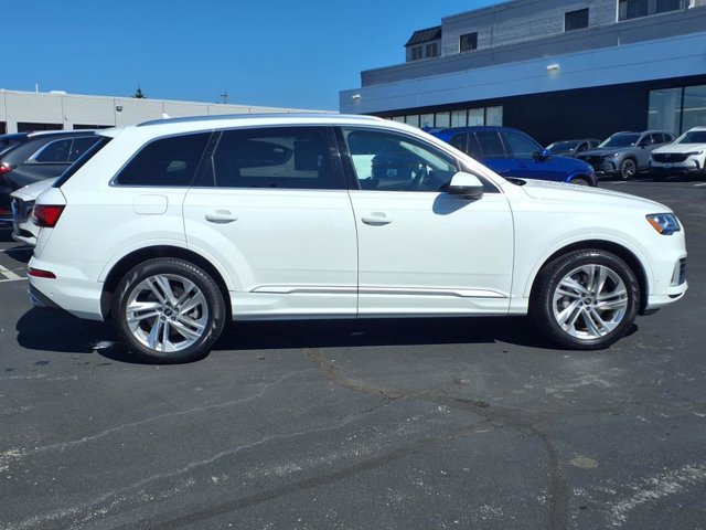 Vehicle image 4 of 40