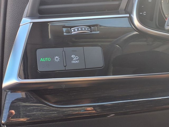 Vehicle image 24 of 40