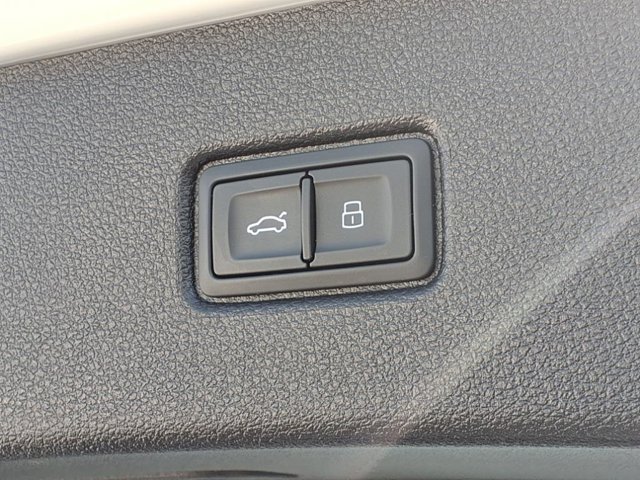 Vehicle image 36 of 40