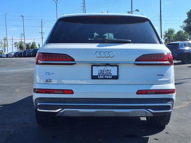 Vehicle image 6 of 40