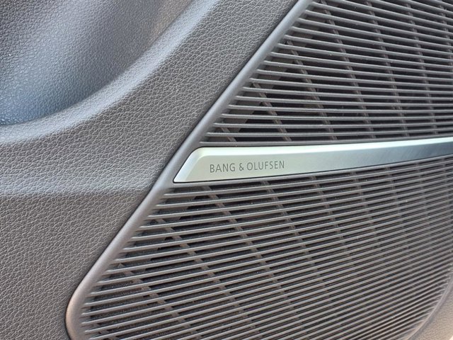 Vehicle image 27 of 40