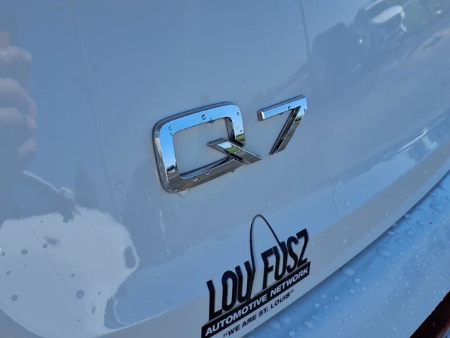 Vehicle image 37 of 40