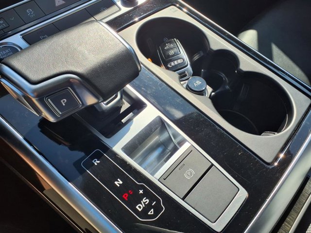 Vehicle image 17 of 40