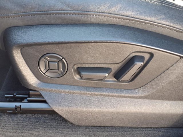 Vehicle image 31 of 40