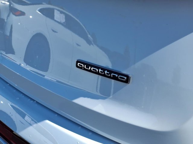 Vehicle image 38 of 40