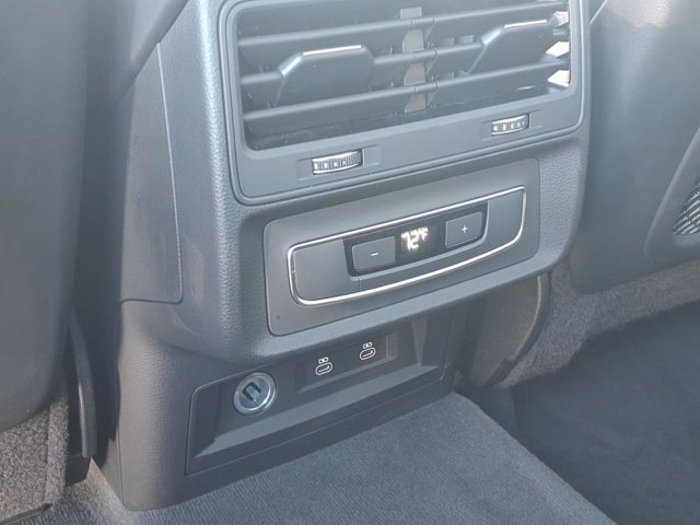 Vehicle image 33 of 40