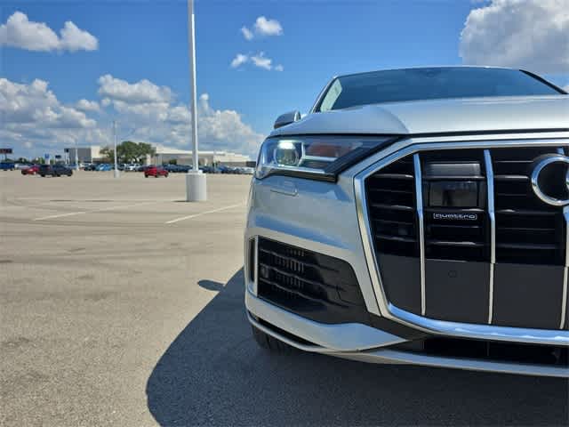 Vehicle image 10 of 41