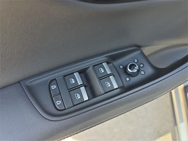 Vehicle image 40 of 41