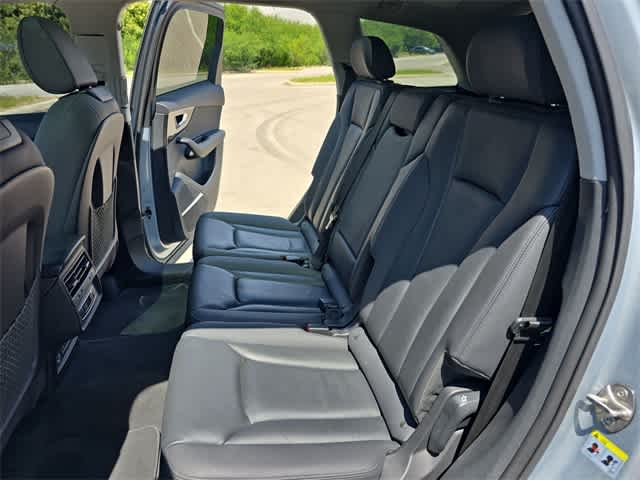 Vehicle image 21 of 41