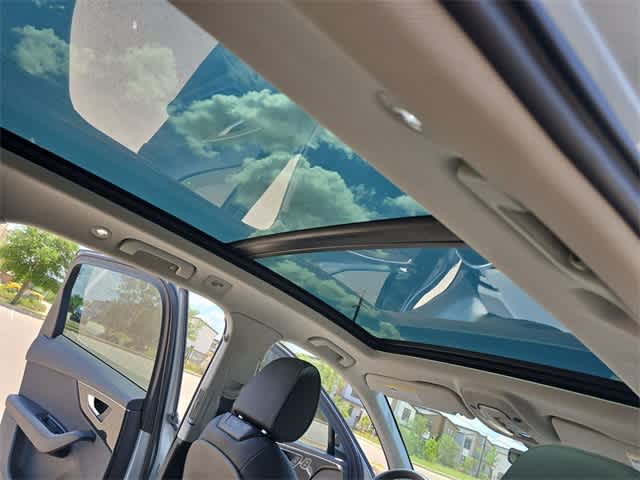 Vehicle image 23 of 41