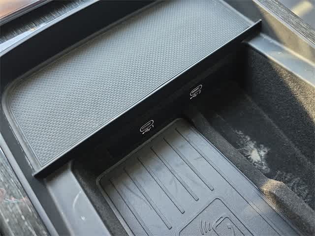 Vehicle image 34 of 41