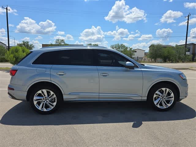 Vehicle image 4 of 41