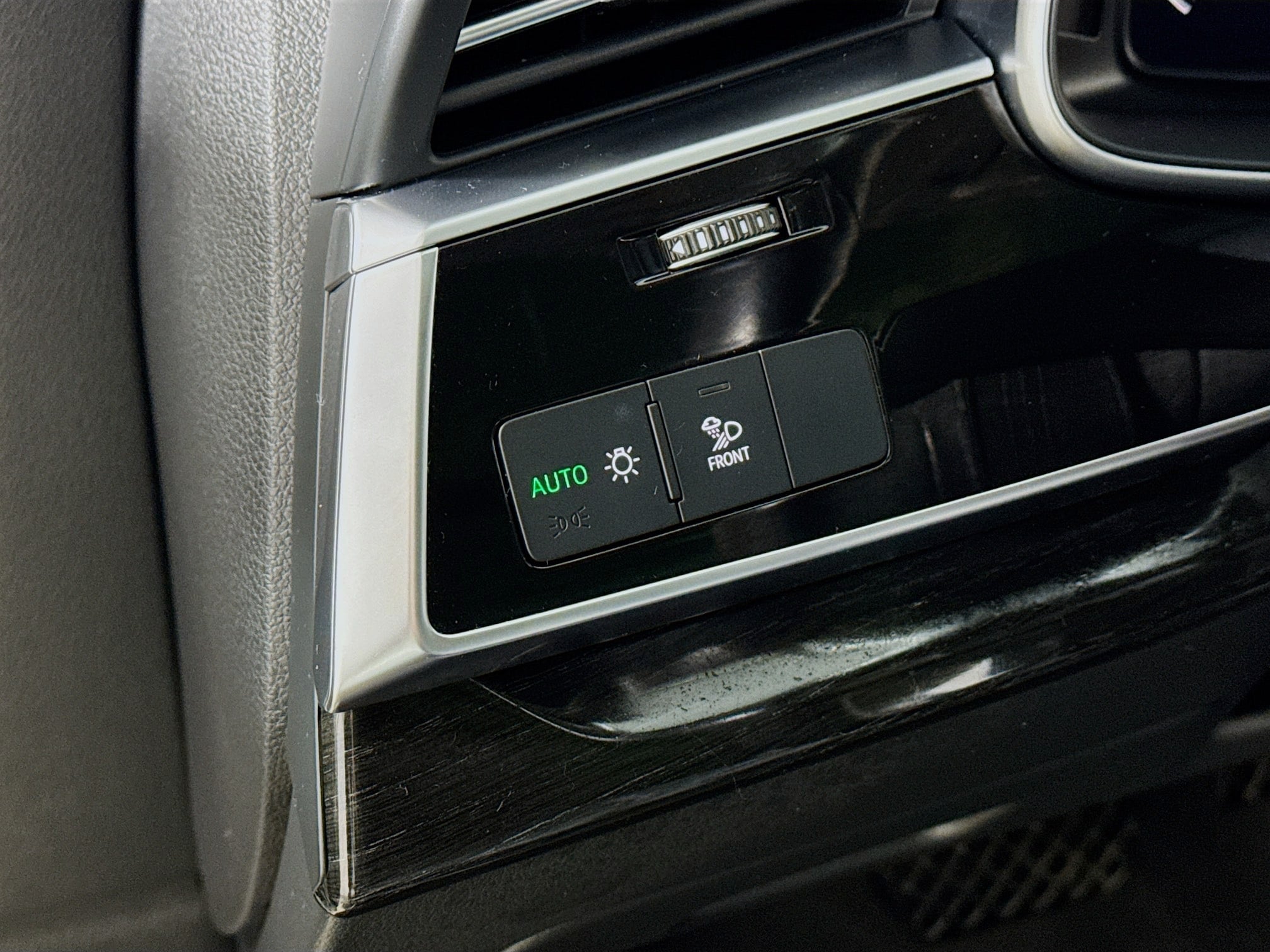 Vehicle image 14 of 31