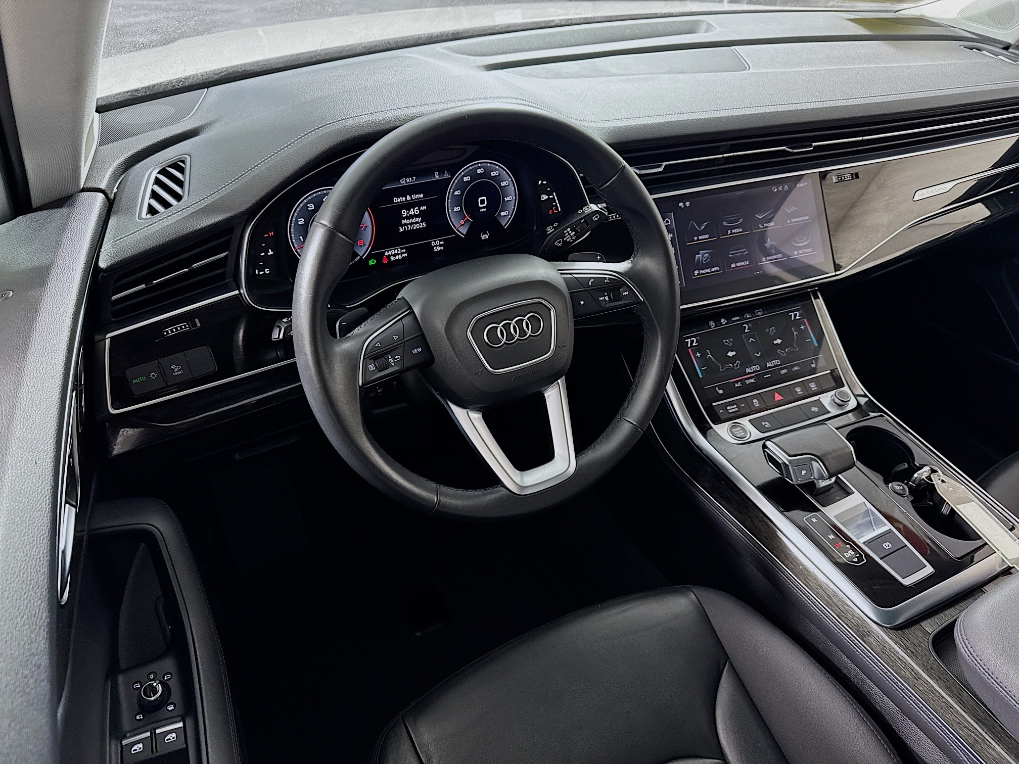 Vehicle image 24 of 31