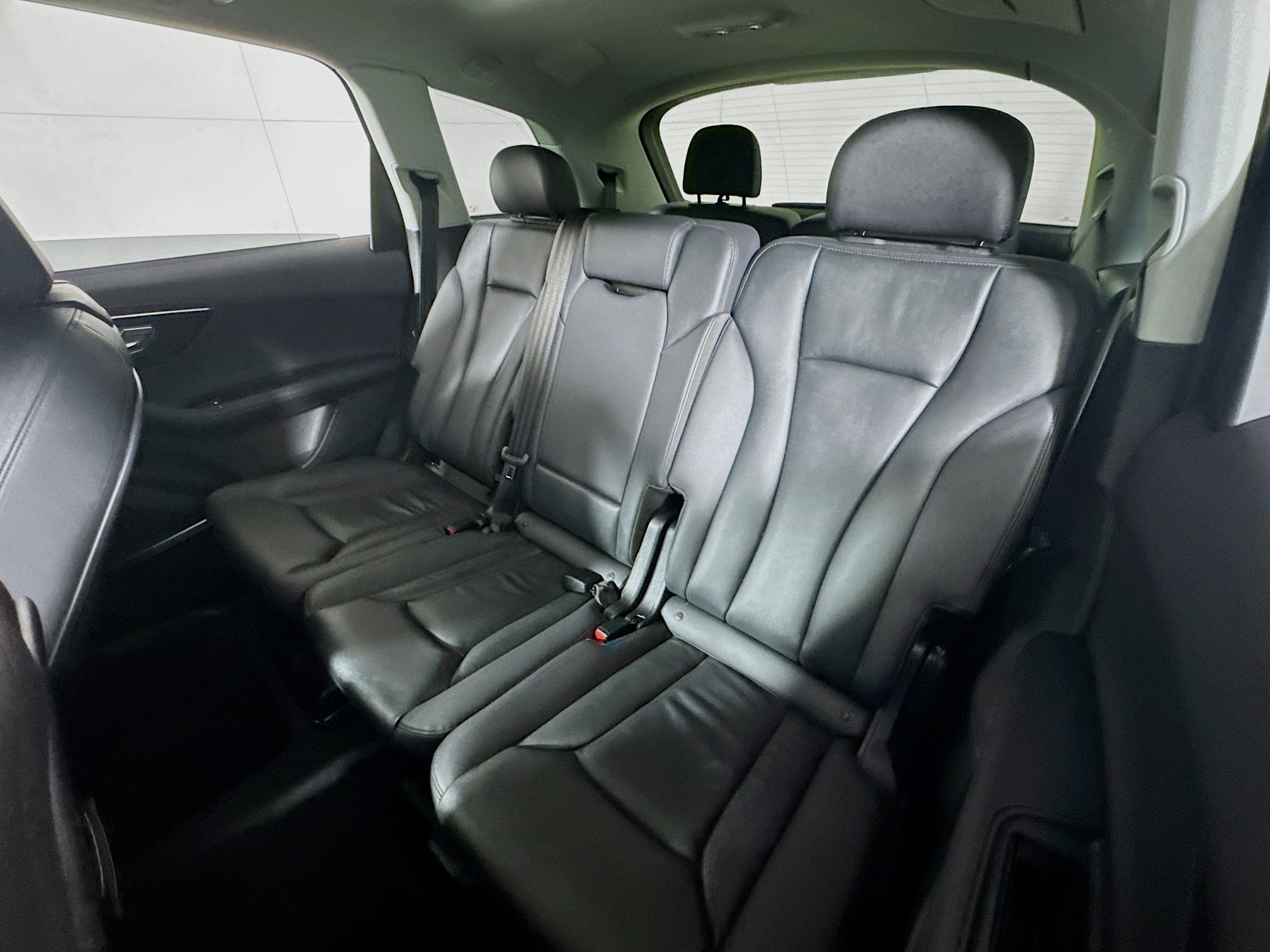 Vehicle image 23 of 31