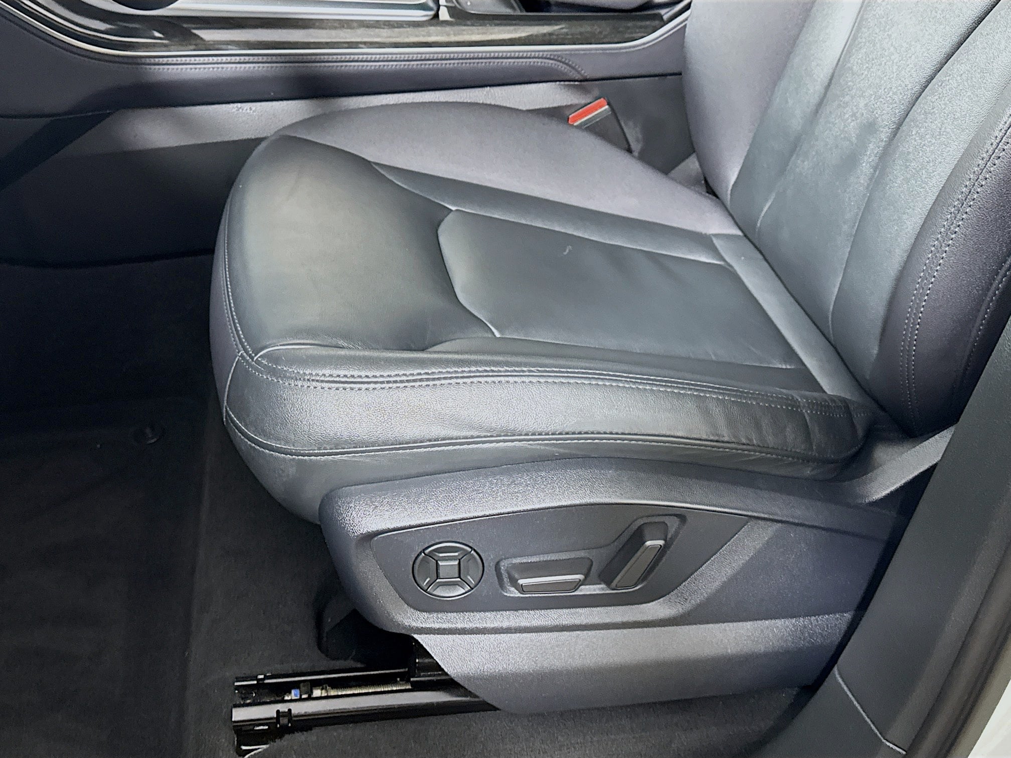 Vehicle image 22 of 31