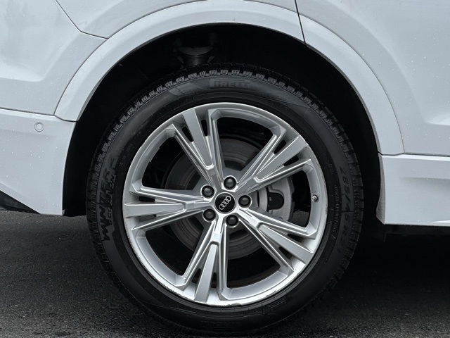 Vehicle image 37 of 40