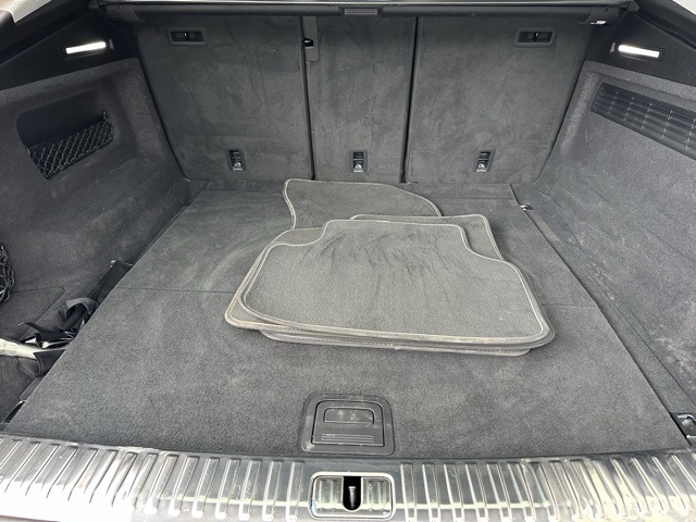 Vehicle image 31 of 40