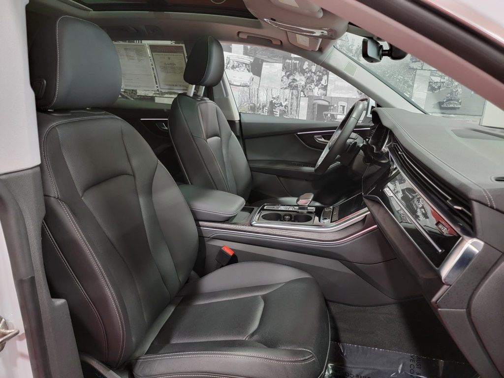 Vehicle image 21 of 34