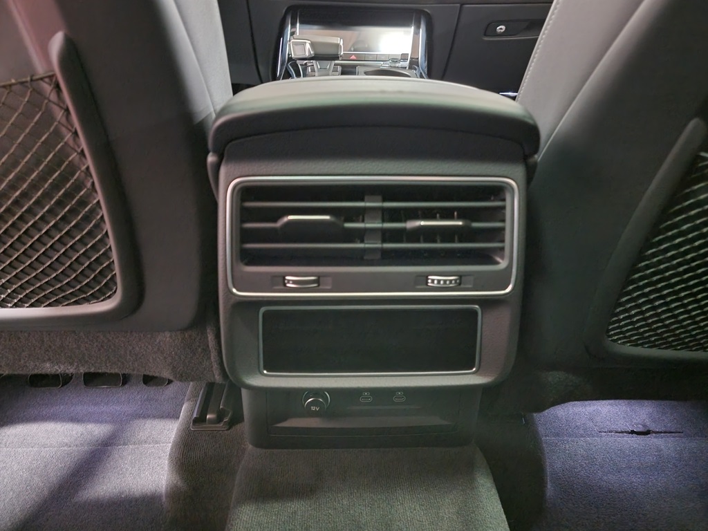 Vehicle image 23 of 34