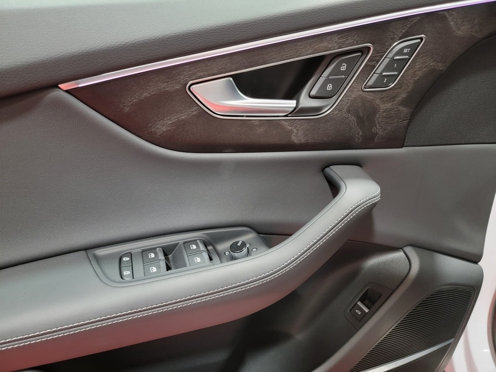 Vehicle image 15 of 34