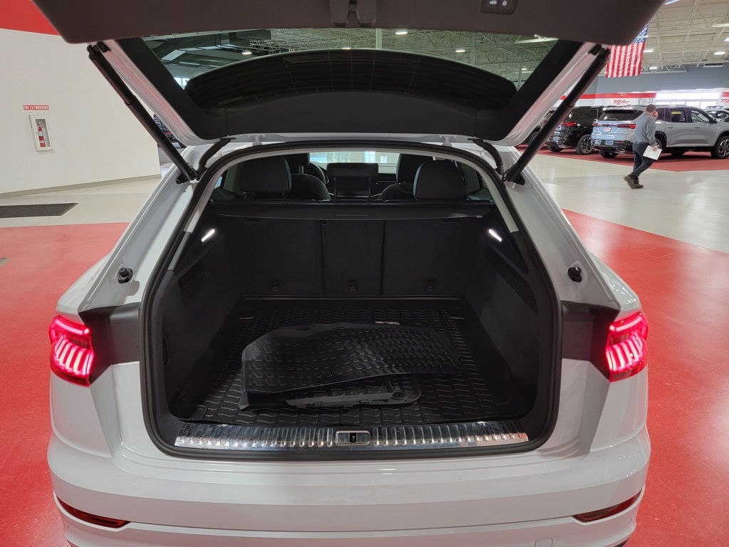 Vehicle image 11 of 34