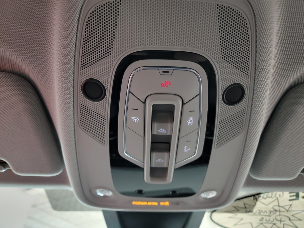 Vehicle image 28 of 34