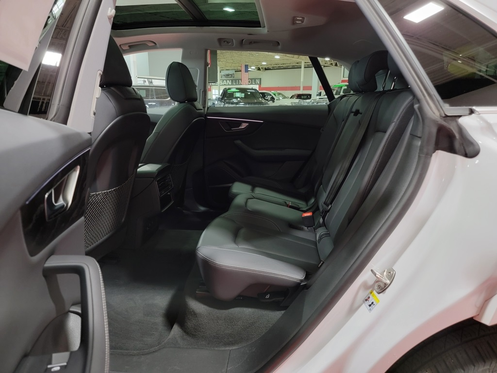 Vehicle image 22 of 34