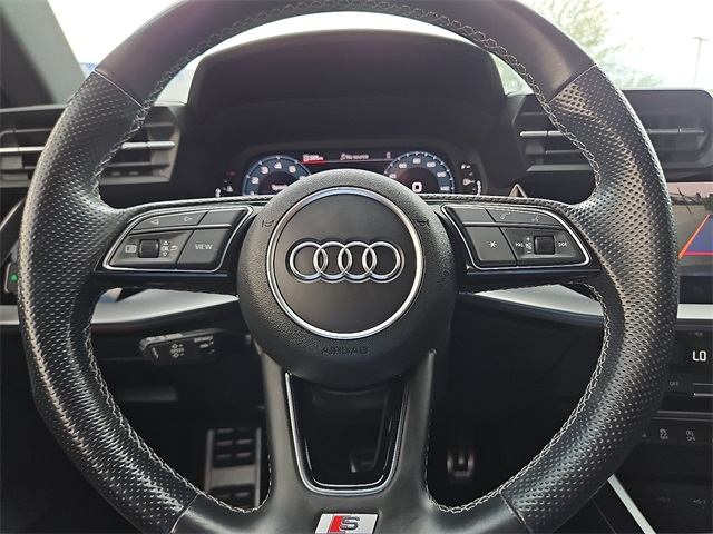 Vehicle image 14 of 25