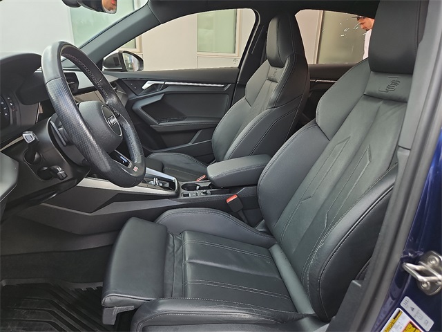 Vehicle image 11 of 25